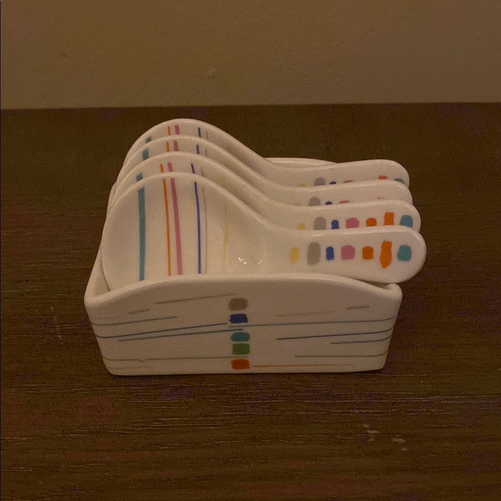White and Red Nesting Serveware Set for Dining